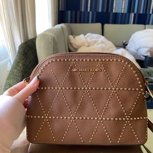 MICHAEL KORS CROSS BODY PURSE